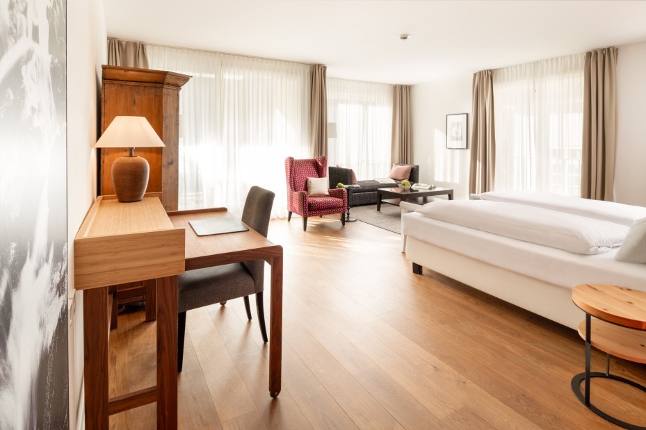 2025-03_Hotel Therme Teinach_Zimmer_LutzSternstein-1744_sRGB_screen_TJSU_149