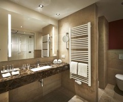 010319_HotelThermeTeinach_Thermenflügel_Badezimmer