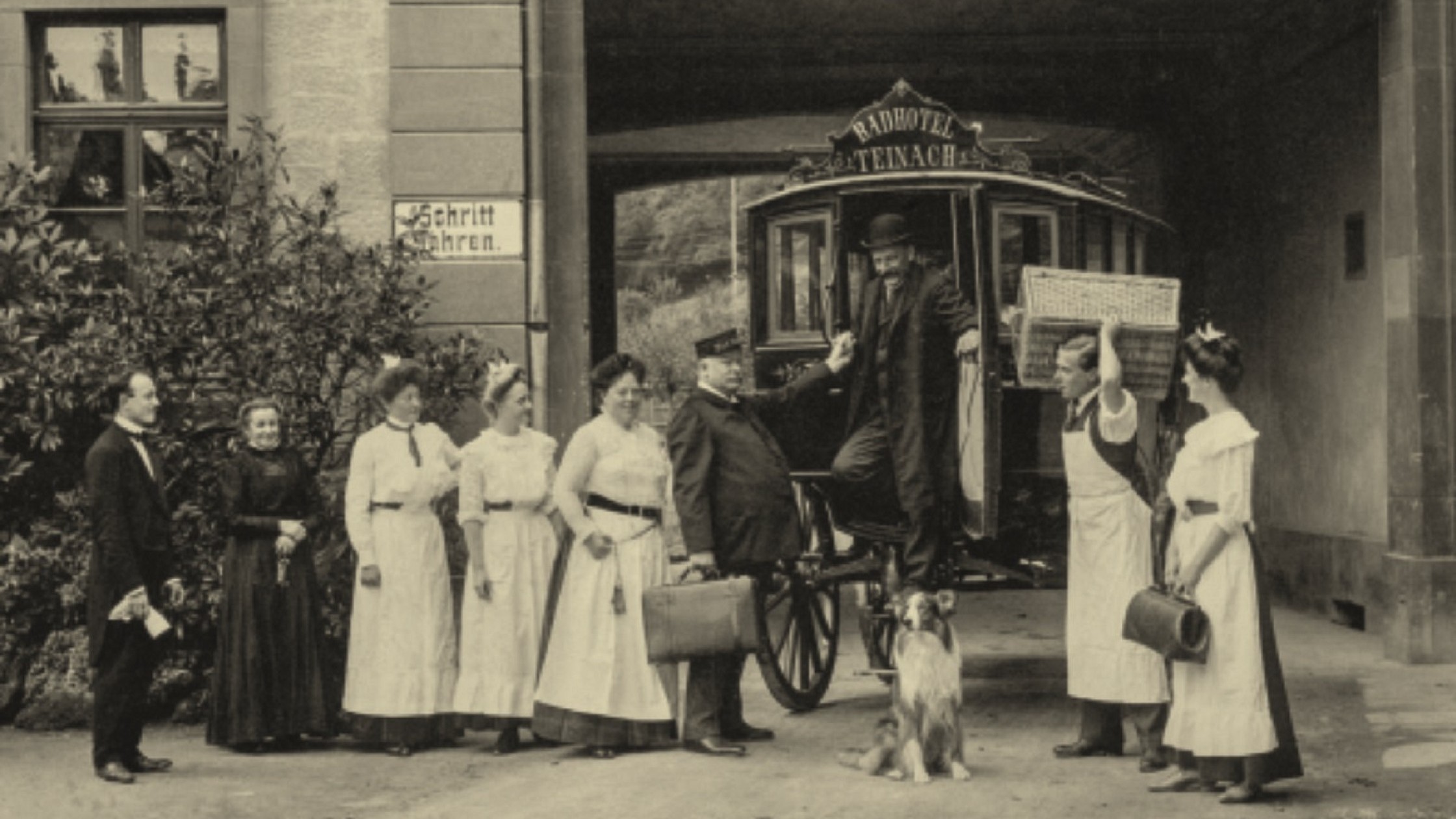 Empfang von Gästen mit Pferdekutsche am Wellnesshotel Bad Teinach um 1900