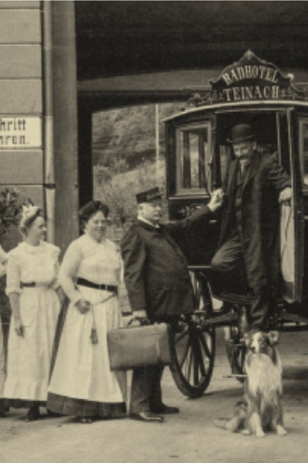 Empfang von Gästen mit Pferdekutsche am Wellnesshotel Bad Teinach um 1900