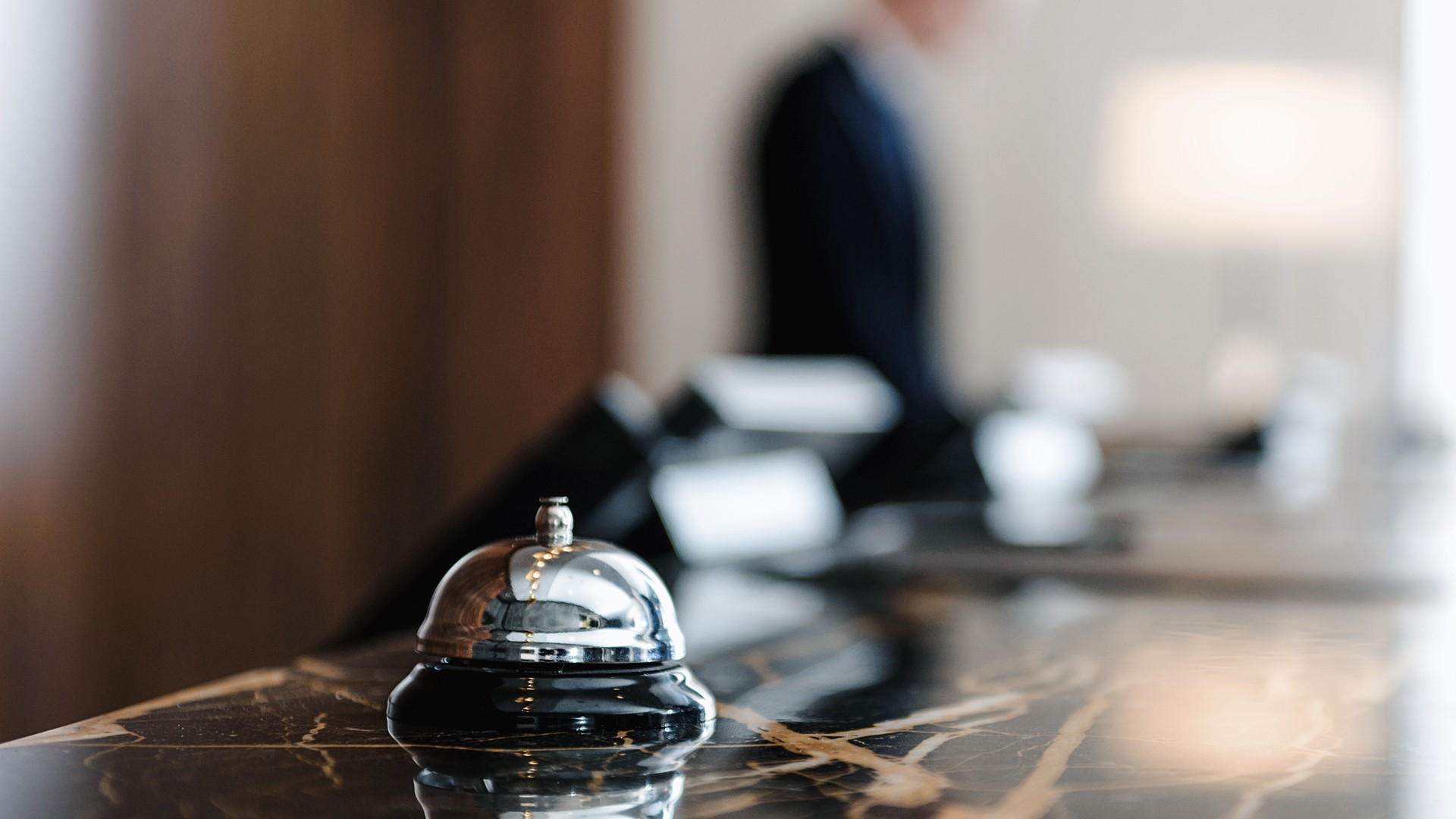 Empfangsglocke an der Rezeption des Wellnesshotels Bad Teinach