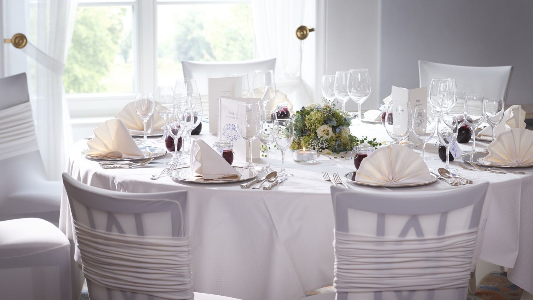 060319_HotelThermeTeinach_Residenzsaal_eingedeckt mit Hussen