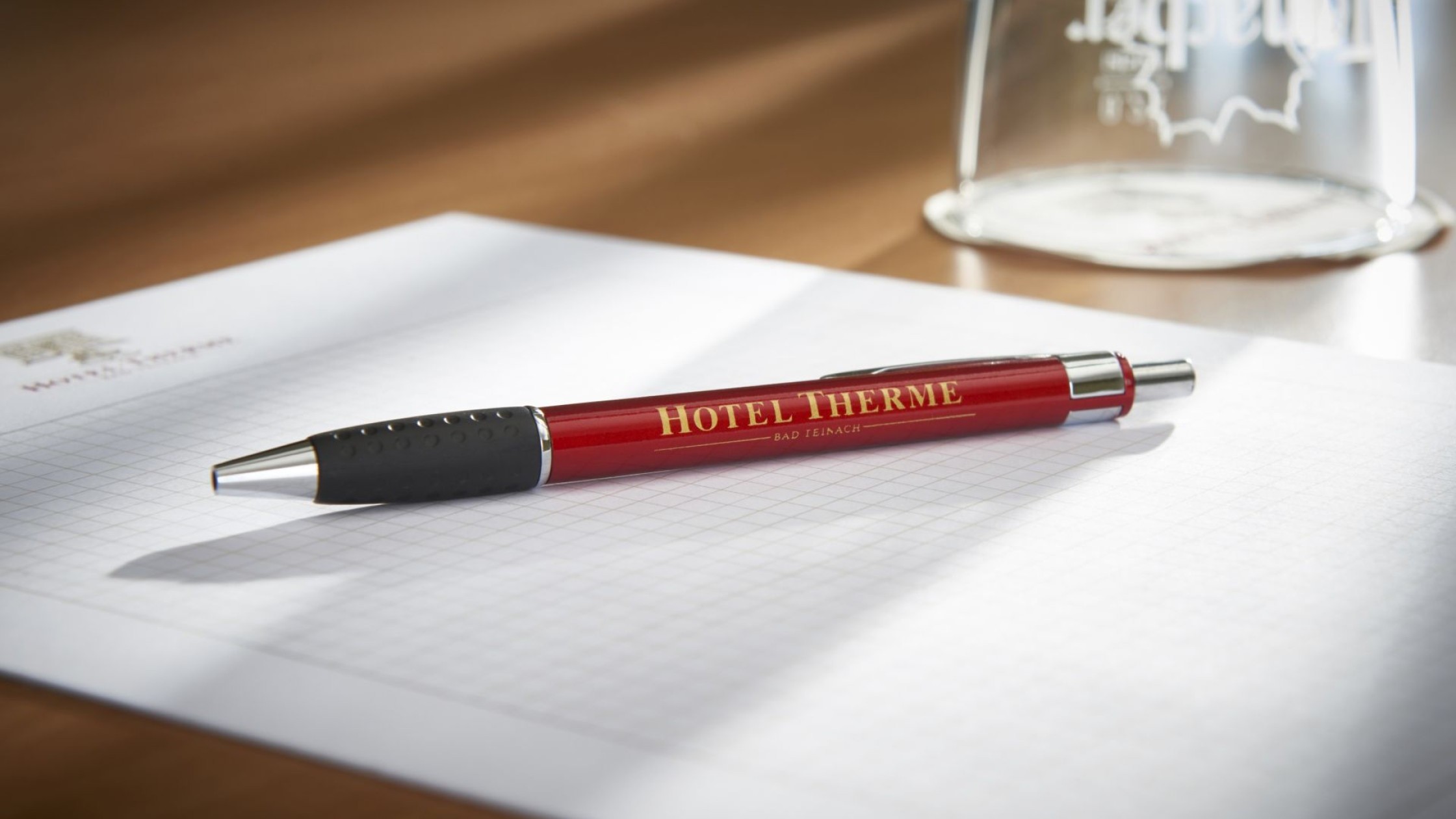 Hotel Therme Bad Teinach Stift auf kariertem Schreibblock für Tagungen und Seminare