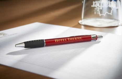 Hotel Therme Bad Teinach Stift auf kariertem Schreibblock für Tagungen und Seminare