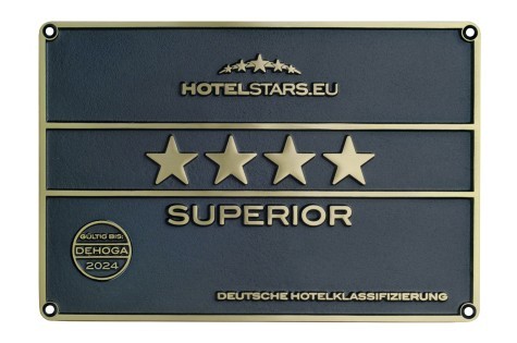 Vier-Sterne-Superior-Plakette der Deutschen Hotelklassifizierung von der DEHOGA