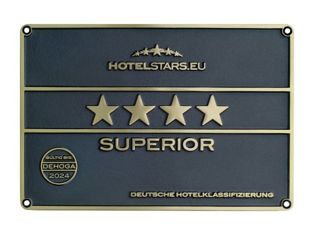 Vier-Sterne-Superior-Plakette der Deutschen Hotelklassifizierung von der DEHOGA